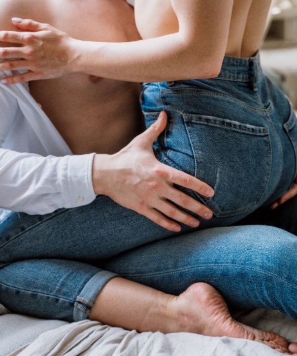 <p>A volte, infatti, si potrebbe aver bisogno di uno <strong>stimolo esterno per avere voglia di fare l’amore</strong>. Il desiderio spontaneo deriva da uno stimolo interno, mentre quello reattivo nasce da una reazione a qualcosa. Questo è il motivo per il quale scaturiscono meno relazioni sessuali da tale forma di desiderio.</p>