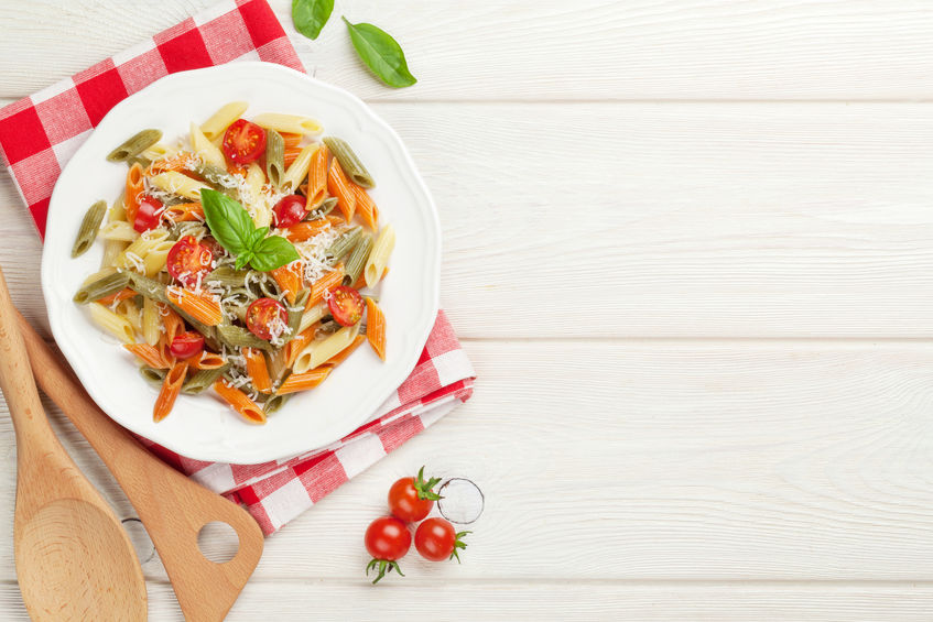 Primo vegetariano: pennette con zucchine e pomodorini secchi