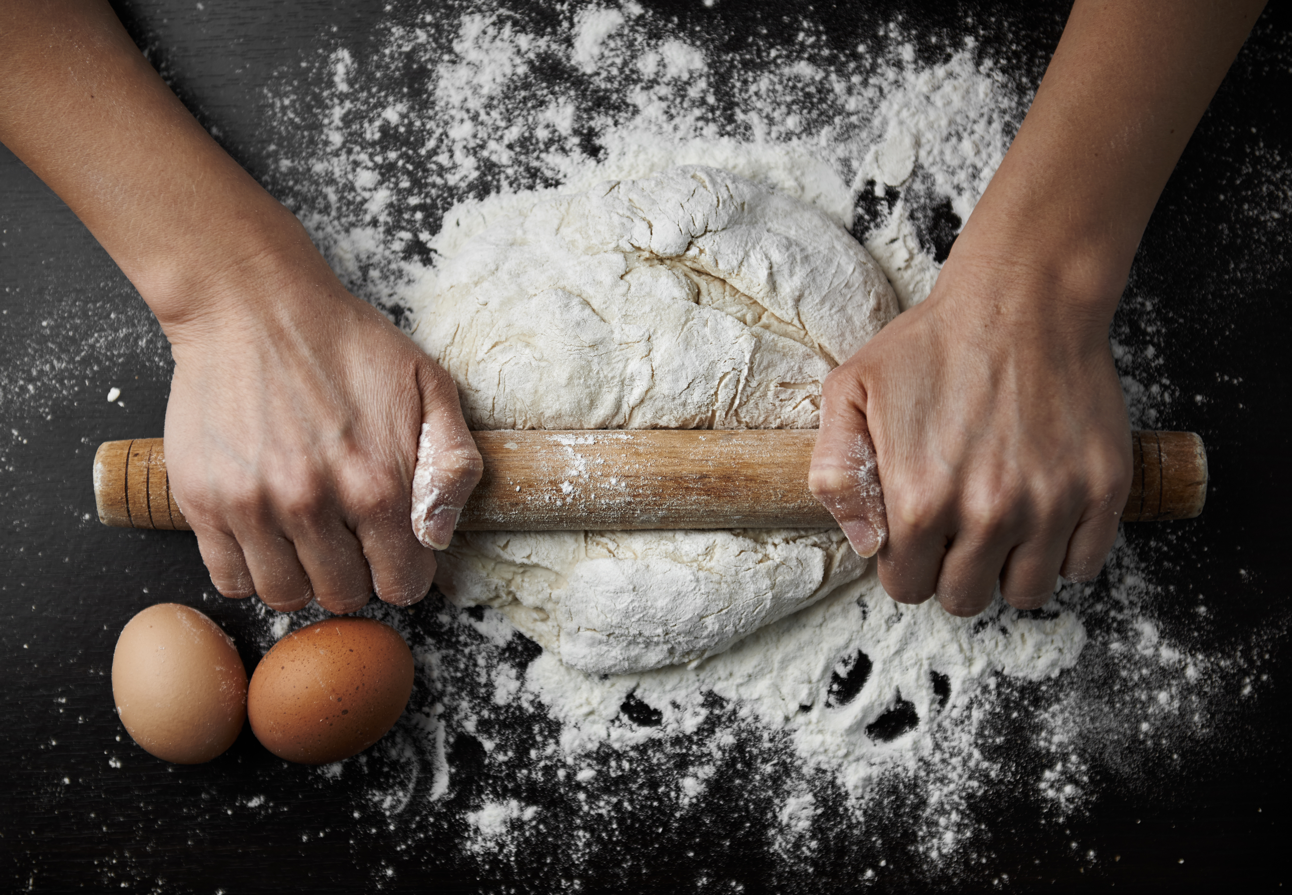 Impastare il pane di Pasqua