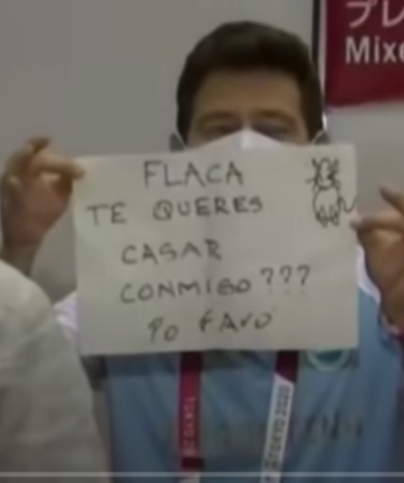 <p>Le Olimpiadi di Tokyo 2020 ci stanno regalando grandi emozioni non solo sotto il profilo sportivo. Dopo aver perso l’incontro di sciabola con l’ungherese Anna Marton, la schermitrice argentina Mari Belen Perez Maurice ha ricevuto una proposta di matrimonio in diretta mondiale da parte del suo coach Luca Guillermo Saucedo. I due stanno insieme da 17 anni.</p>