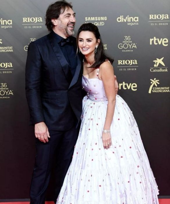 <p>Si sono incontrati per la prima volta durante le riprese del film <em>Jamón Jamón </em>del 1992, ma è stato sul set di <em>Vicky Cristina Barcelon</em>a (nel 2008)  che si sono innamorati. Sposati dal 2010, oggi hanno due figli: Leo e Luna.</p>
