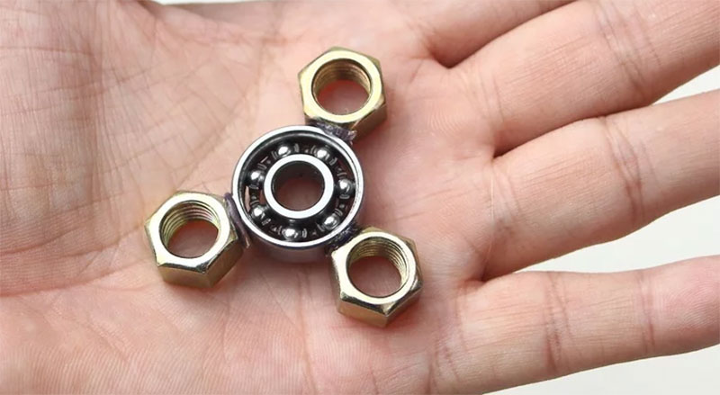 costruire-un-fidget-spinner-con-bulloni