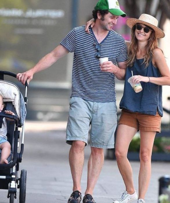 <p>Chi si ricorda del telefilm Felicity? Ai tempi della serie, <em>Keri Russell </em>aveva una relazione con il collega <em>Scott Speedman</em>. Nonostante le simpatie dei fan, l’attrice ha frequentato altri uomini. Si è prima sposata con il falegname <em>Shane Deary</em>, con cui ha avuto due figli, mentre dal 2014 ha una relazione con il collega <em>Matthew Rhys</em>, conosciuto sul set di di <em>The Americans</em>.</p>