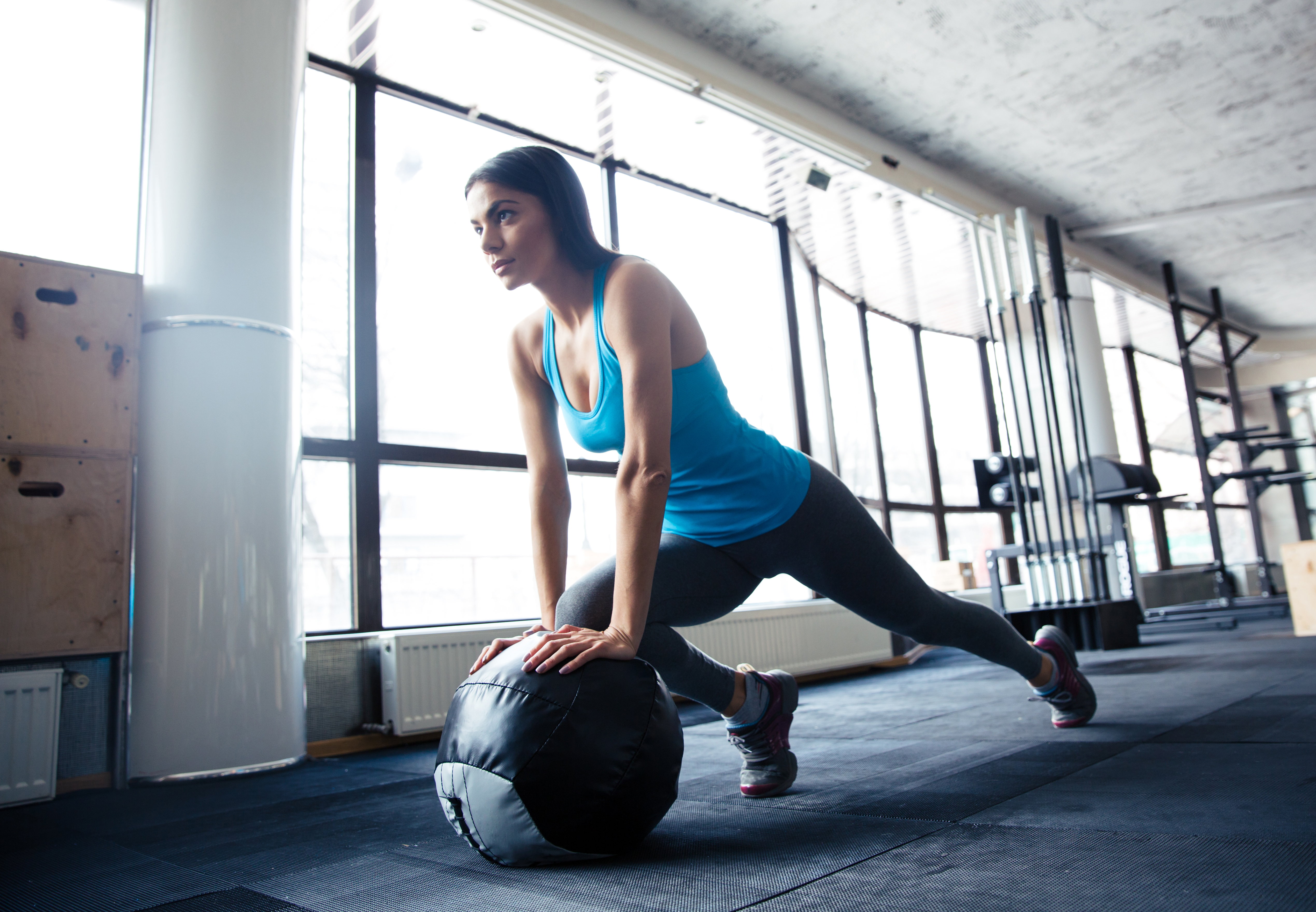 squat-fitness-ball