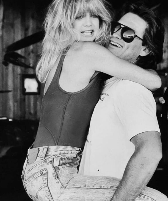 <p>La storia d’amore tra <strong>Kurt Ruseel e Goldie Hawn</strong> ha inizio nel 1983. In 40 anni di vita insieme, i due non hanno mai deciso di sposarsi. In merito ai motivi, la Hawn ha per esempio dichiarato "<em>Mi piace l'idea di potermi svegliare la mattina e prendere decisioni ogni giorno sulla voglia di essere qui o meno. Voglio dire, le relazioni sono difficili. Non sono sempre facili</em>."</p>