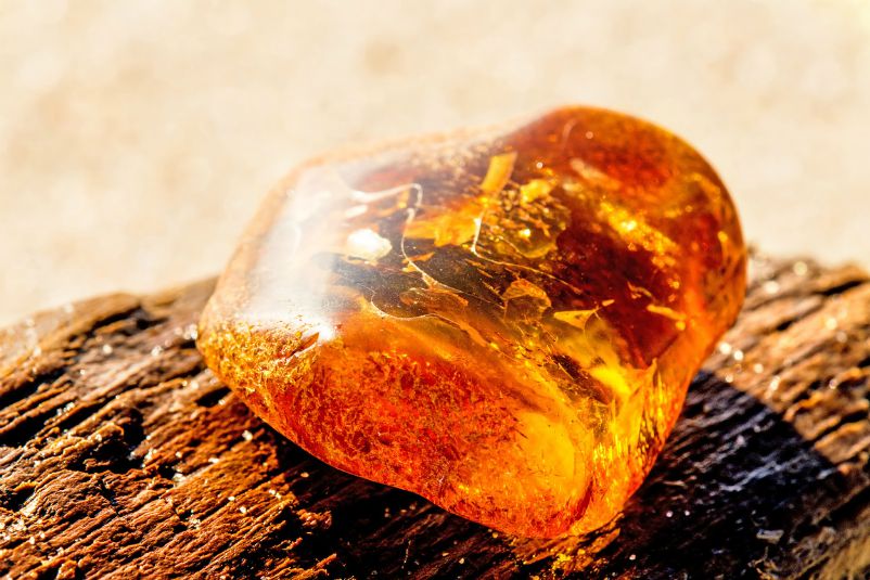 pietre preziose: ambra