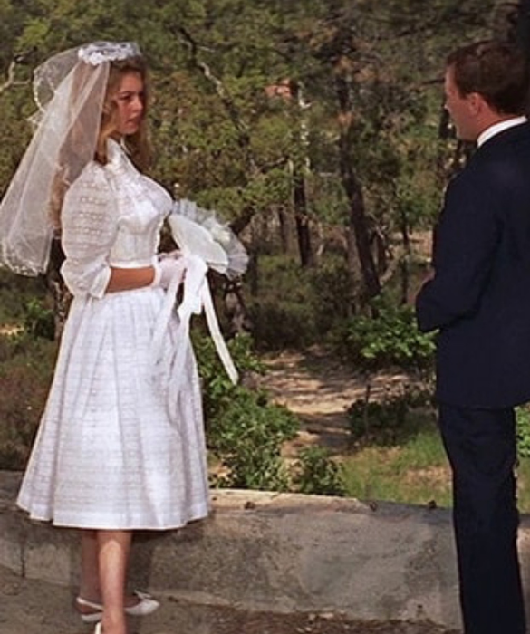 <p>Nel corso della sua vita, l’attrice Brigitte Bardot si è sposata ben 4 volte. Tuttavia, quello presente nell’immagine è l’abito da sposa che ha indossato nel film italo-francese del 1956 intitolato Et Dieu… créa la femme.</p>
