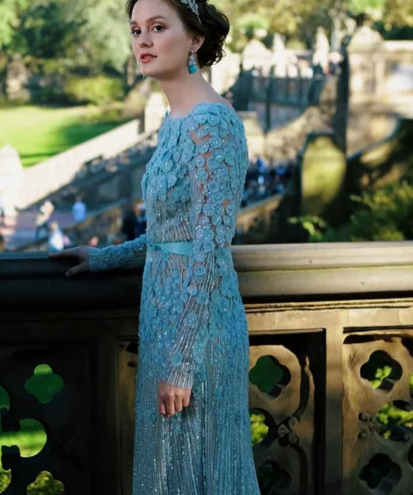 <p>Si tratta di uno degli abiti da sposa indossati da Leighton Meester nella serie Gossip Girl. Un vestito davvero particolare, color carta da zucchero, ideato da Elie Saab. </p>
