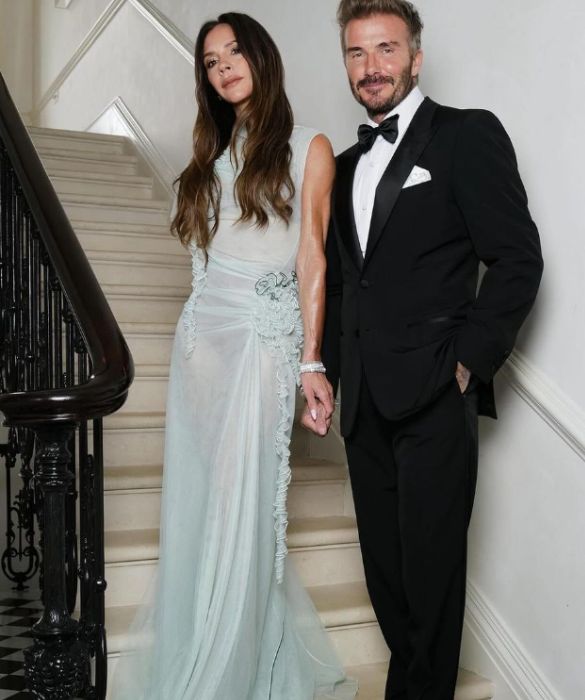 <p>David e Victoria Beckham sono una delle coppie più amate e longeve fra i famosi. Quanto al loro stile di vita, non hanno proprio due case separate, ma vivono ai lati opposti di un’enorme villa. Nei fatti, è proprio come avere due immobili. </p>