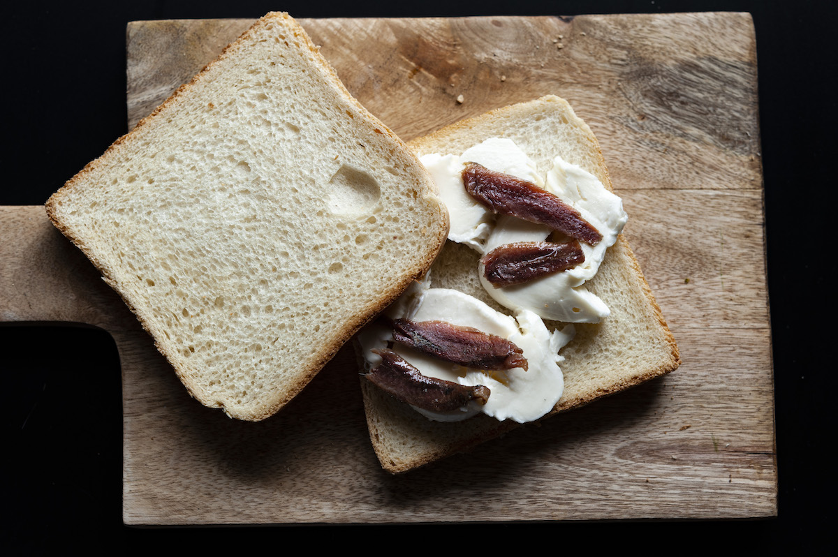 mozzarella e acciughe