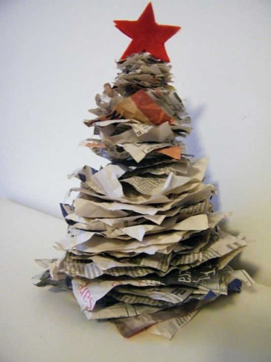 Albero Di Natale Con Carta Di Giornale Le 5 idee per fare un albero di Natale con materiale riciclato | Deabyday