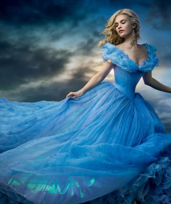 <p><strong>Lily James</strong>  è la protagonista del sorprendente live-action <strong><em>Cenerentola</em></strong>, in stabile equilibrio tra l’innovazione e la fiaba animata del 1950. Nella pellicola troviamo <strong><a href=