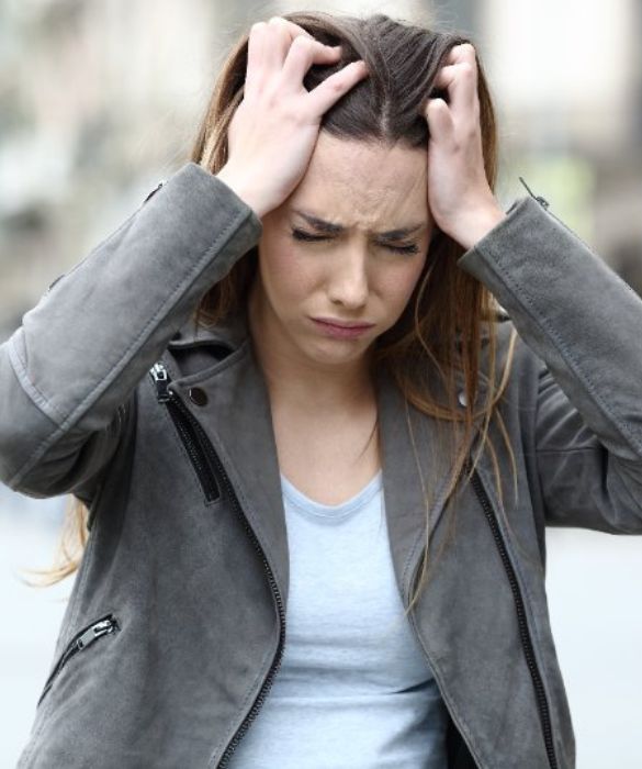 <p>La bassa autostima può sfociare in una <strong>perdita totale di speranza</strong>, che si manifesta con un senso di vuoto e inutilità. Una condizione simile può portare anche a una depressione e, nei casi peggiori, a disturbi della personalità. </p>
